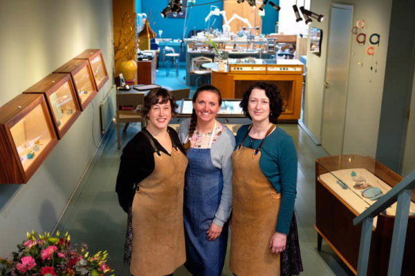 De Oogst goudsmeden: Lotte Porrio, Nathalie Bogers & Ellen Philippen. Fototour. De Oogst goudsmeden: Lotte Porrio, Nathalie Bogers & Ellen Philippen.