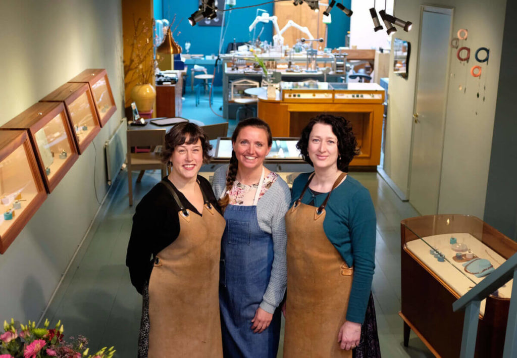 The Oogst goldsmith studio in Amsterdam. Meet the team, Ellen, Lotte & Nathalie. Portrait from 2016.