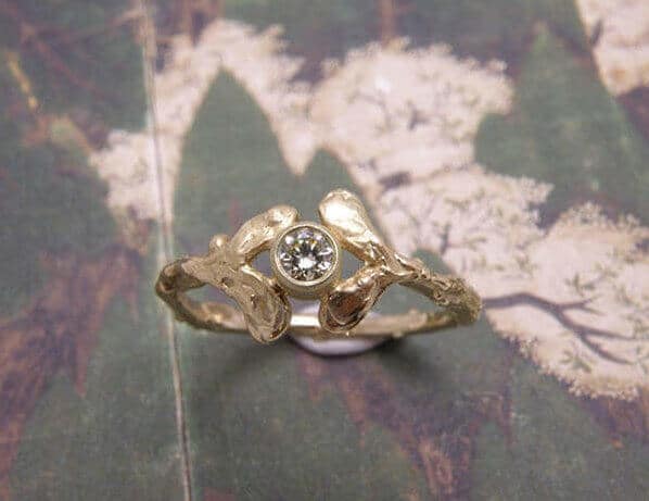 Ring Leafs, created from heirloom gold with a diamond.  Blog push present. Goldsmith Oogst Amsterdam.