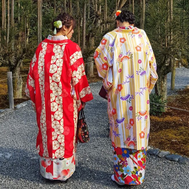 Ladies in kimono in Kyoto. Inspiration for our Japonais collection Oogst Jewellery in Amsterdam