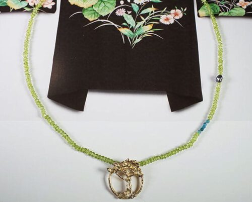 Rosé golden tree pendant on a peridote, apatiet and keshi pearl necklace. Design by Oogst goldsmith.