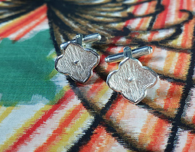 Silver cufflinks with a Kamon motive from our Japonais series. Oogst Jewellery in Amsterdam.