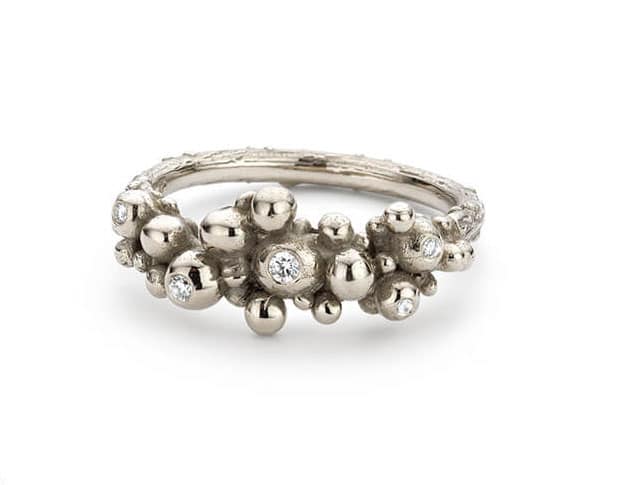 Witgouden Bessen ring met diamanten. White golden 'Berries' ring with diamonds. Oogst Amsterdam.