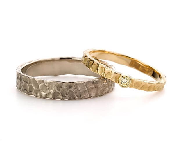 Oogst Goldsmith Amsterdam. Textured Wedding rings Swell, whitegold and yellow gold with a diamond.