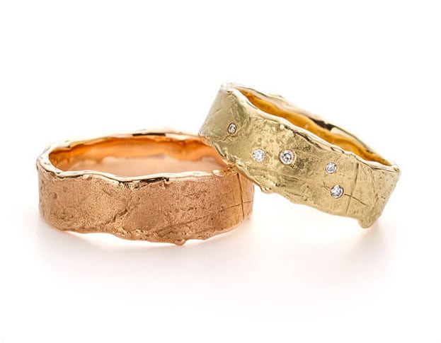 Handmade wedding rings Erosion. Yellow gold ring with diamonds. Rose gold textured wedding ring. Oogst goldsmith Amsterdam.