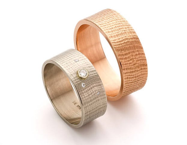 Wedding rings Linen texture. Rose and white gold rings with diamonds. Oogst goldsmith Amsterdam.