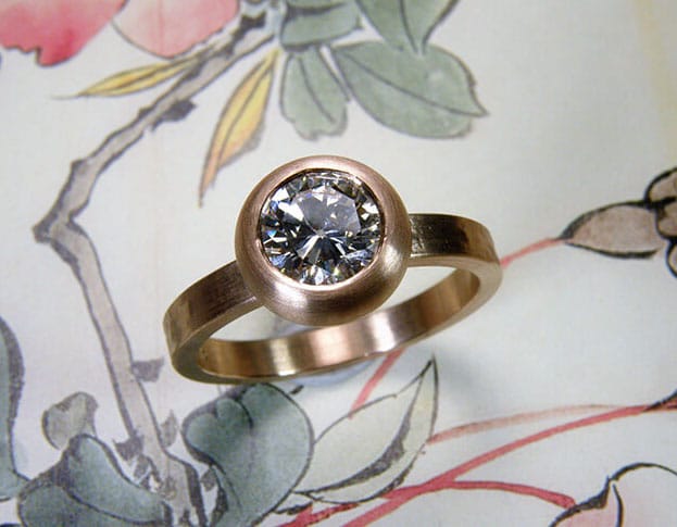 Ring 'Boleet' roodgouden ring met structuur en eigen 1,0 crt diamant. Ring ‘Boletus’ rose golden ring with structure and heirloom 1,0 crt diamond. Uit het Oogst altelier Amsterdam.