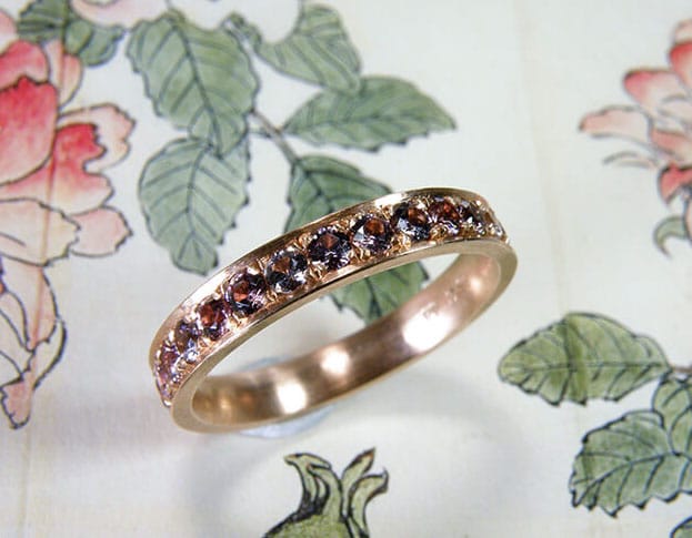 Ring Ton sur Ton. Roodgouden rondom pavé gezette spinel ring. Rose golden spinel ring. Uit het Oogst atelier.