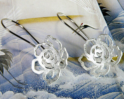 Zilveren Roos oorsieraden. Silver Rose earrings. Oogst goudsmid Amsterdam. Design by goldsmith Oogst