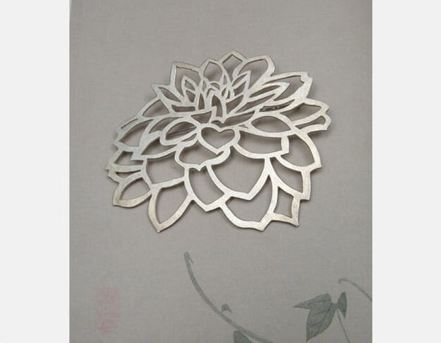 Silver brooch 'In bloom'. Standout pin of a Dahlia flower. Design by Oogst studio in Amsterdam.