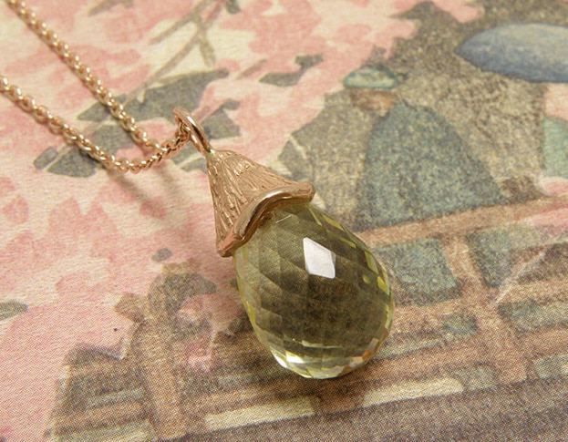Roodgouden hanger met lemon quartz. Rose gold pendant with lemon quartz. Oogst goudsmid Amsterdam