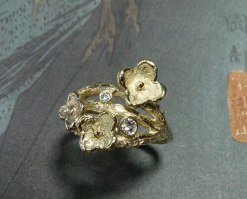 Ring In bloei, takjes met bloemen, van eigen oud goud gemaakt. Ring In Bloom, created from own heirloom gold and diamonds. Oogst goudsmid Amsterdam .