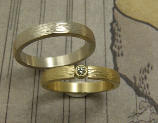 Wedding rings 'Rhythm'. Yellow golden ring with diamond. White golden ring. Oogst goldsmith Amsterdam.