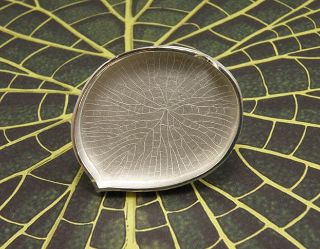 Ring hortus collectie Victoria blad in zilver. Ring Victoria leaf in silver Botanical Garden collection. Design by Oogst Amsterdam