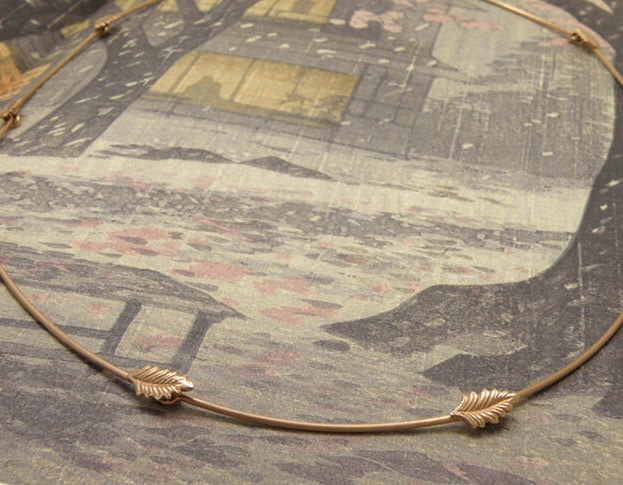 Rose golden twigs necklace with delicate leafs. Design by Oogst goldsmith Amsterdam