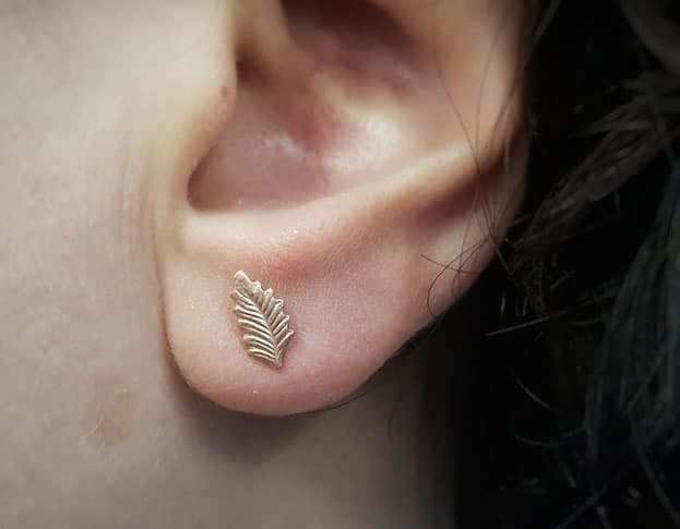 Rose gold ear studs 'Leaves' . Oogst goldsmith in Amsterdam.