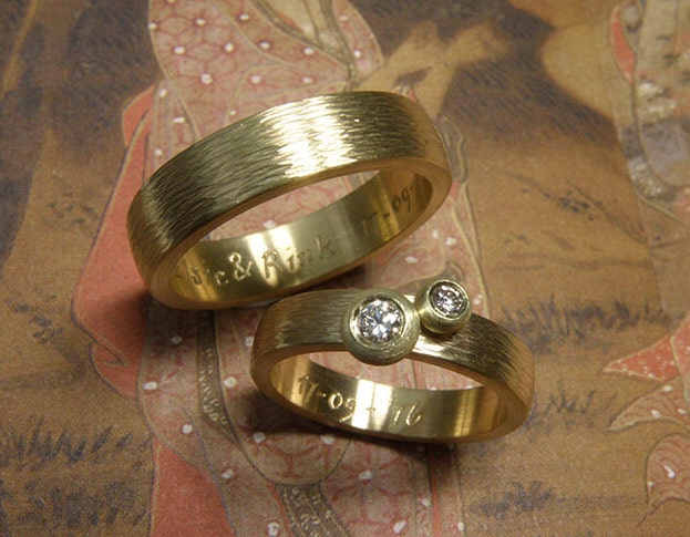Wedding rings 'Rhythm'. Yellow golden ring with diamond. Yellow golden ring. Oogst goldsmith Amsterdam.