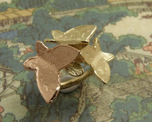 Vlinder ring van eigen oud goud vervaardigd. Butterflies ring, crafted from own heirloom gold. Oogst goudsmid Amsterdam.