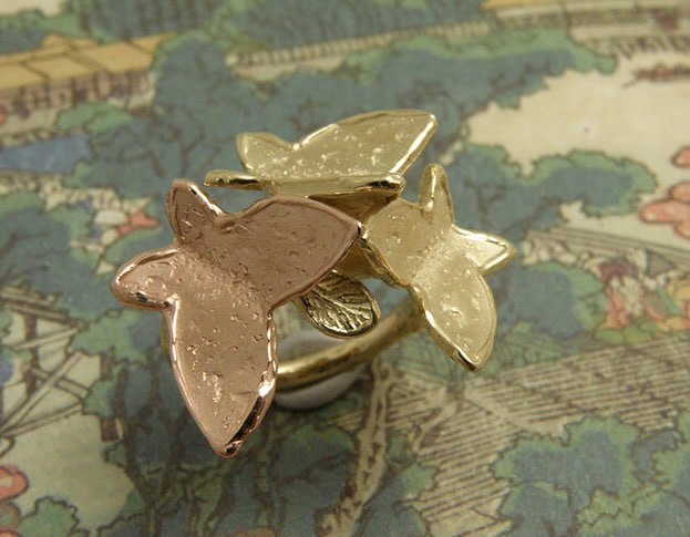 Vlinder ring van eigen oud goud vervaardigd. Butterflies ring, crafted from own heirloom gold. Oogst goudsmid Amsterdam.