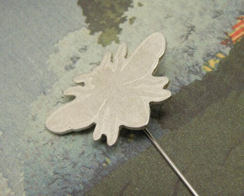 Silver bee pin. Handmade by goldsmith Oogst in Amsterdam.