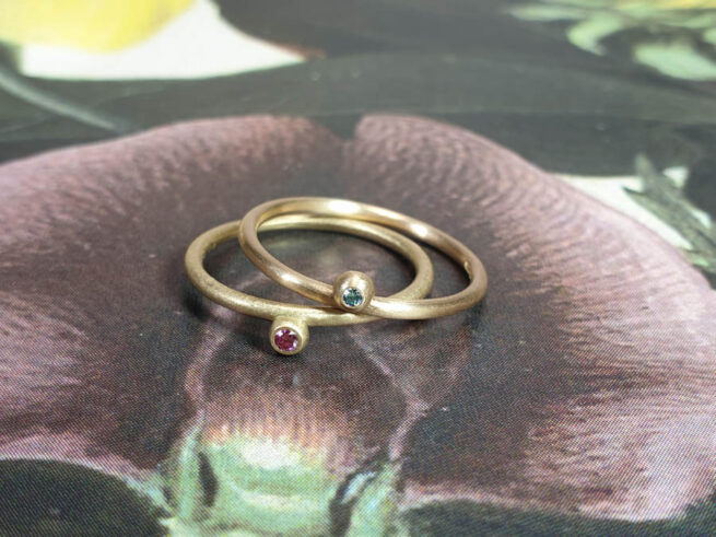 Stack rings Berries. Yellow gold with a pink diamond. Rose gold with a blue diamond. Oogst goldsmith Amsterdam