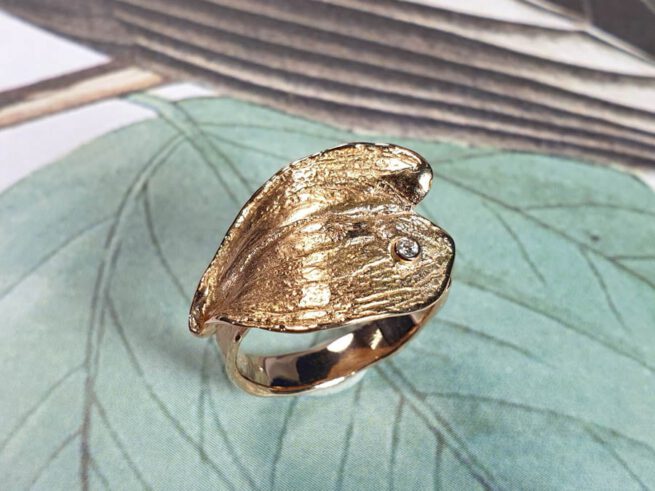 Roségouden ring Blad met diamant. Rosé gold ring Leaf with a diamond.. Oogst goudsmid Amsterdam