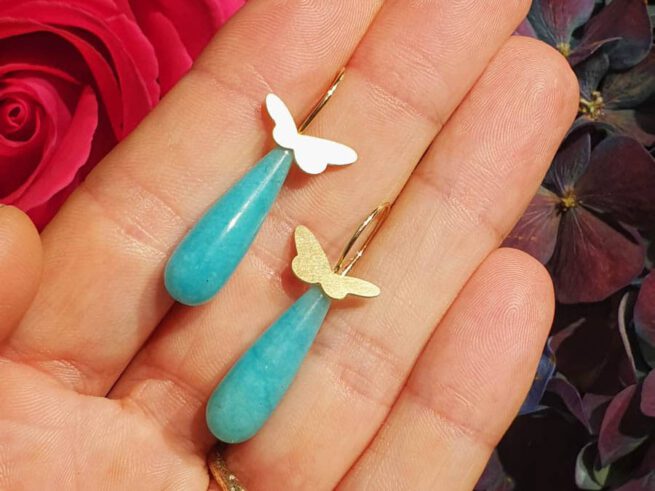 YYellow gold 'Insects' earrings with butterflies and amazonite drops.  Oogst goldsmith Amsterdam.