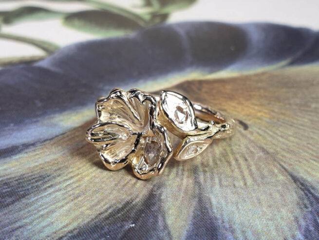 Ring Japonais bloesem roségoud met eigen diamant. Rose gold ring Japonais with a blossom and heirloom diamonds. Oogst goudsmid Amsterdam