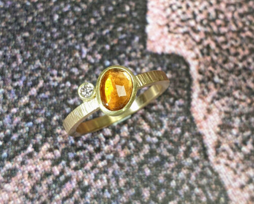 Verlovingsring Ton sur ton oranje toermalijn en diamant. Yellow gold engagement ring orange tourmaline and diamond. Oogst goudsmid Amsterdam