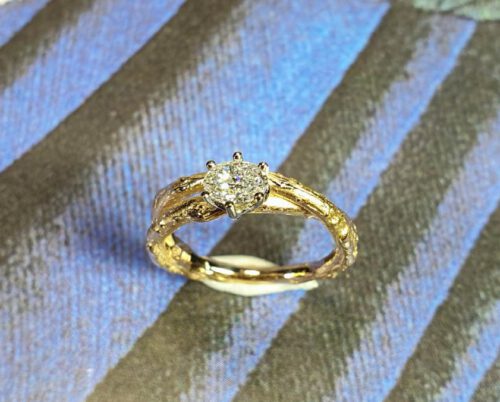 Roségouden Boomgaard verlovingsring takje overkruist met ovale diamant. Rosé gold Orchard engagement ring with 0,40 ct oval cut diamond. Oogst goudsmid Amsterdam