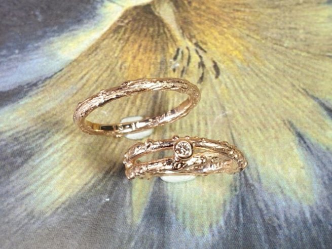Rose gold wedding rings Orchard. Designed by Oogst. Goldsmith Amsterdam.