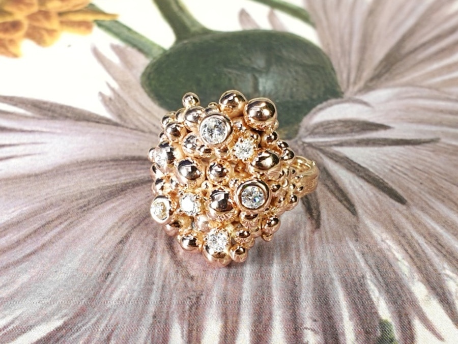 Roodgouden Bessen ring met antieke diamanten. Rose gold Berries ring with antique diamonds. Design by Oogst Amsterdam. Edelsmid. Goudsmid.