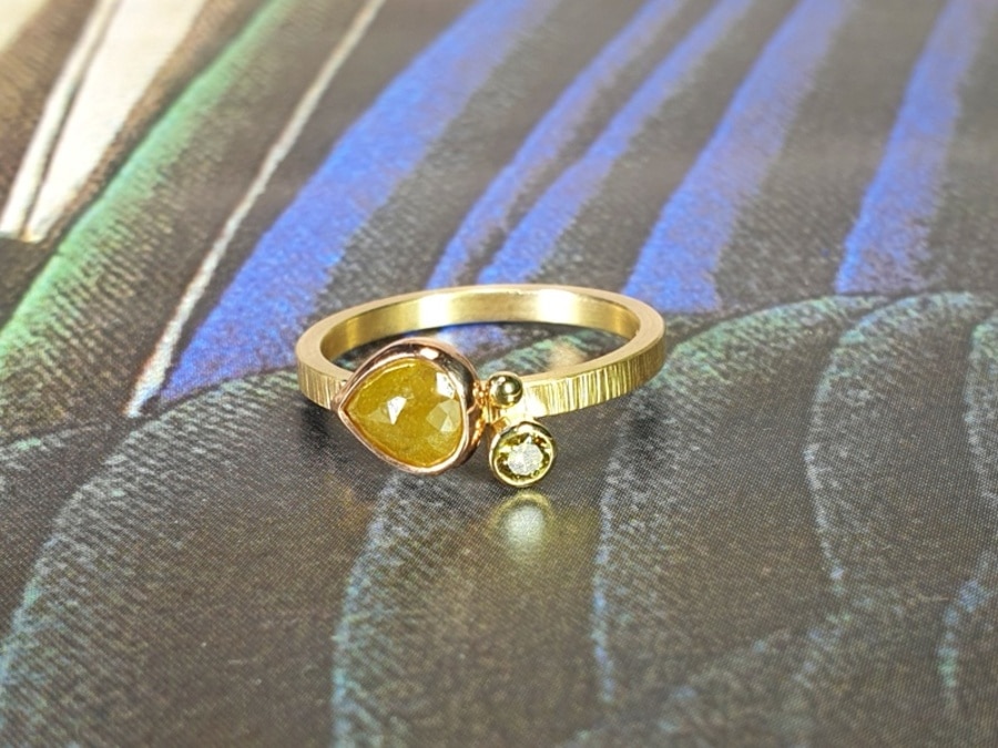 Yellow gold ring with rose cut natural diamond and olive diamond. Design by Oogst. Blog about the Oogst craftswomanship
