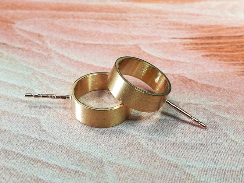 Rosé gold ear studs Circle Box. Oogst goldsmith Amsterdam. Independent jewellery designer.