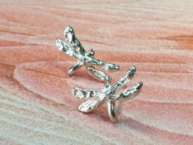 Silver Dragonfly earstuds. Oogst goudsmid Amsterdam Independent jewellery designer