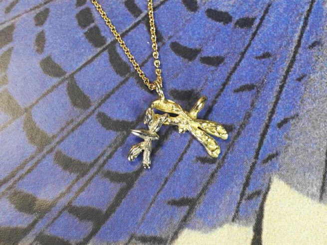 Yellow gold and white gold pendant 'Dragonflies'. Oogst goldsmith Amsterdam