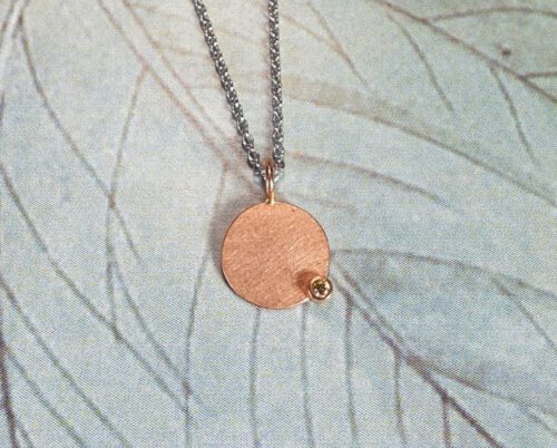 Roodgouden hanger 'Cirkel' met diamant. Rose gold pendant 'Circle' with a diamond. Oogst Amsterdam ontwerp & creatie