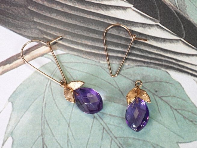 Rose gold ear pendants 'Leaves' with amethyst drops. Oogst Amsterdam design & creation.