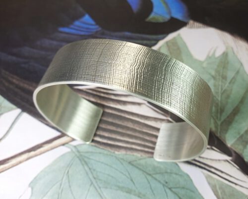 Zilveren 'Linnen' klemarmband. Silver 'Linen' cuff bracelet. Oogst goudsmid Amsterdam