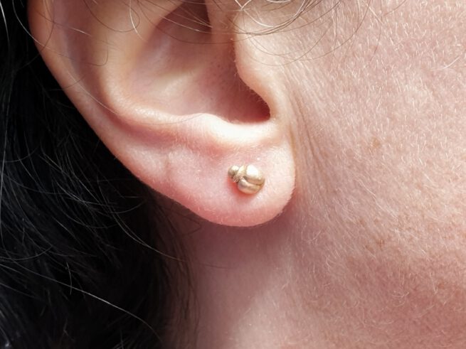 Rose golden ladybug ear studs. Oogst goldsmith Amsterdam.