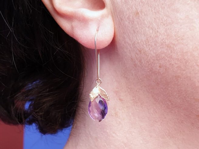 Rose gold ear pendants 'Leaves' with amethyst drops. Oogst Amsterdam design & creation.