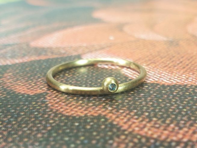 Roségouden 'Besjes' ring met blauwe diamant. Oogst goudsmeden Amsterdam