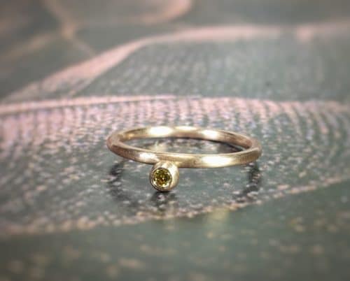 Roodgouden 'Bessen' ring met olijf diamant. Oogst goudsmid Amsterdam