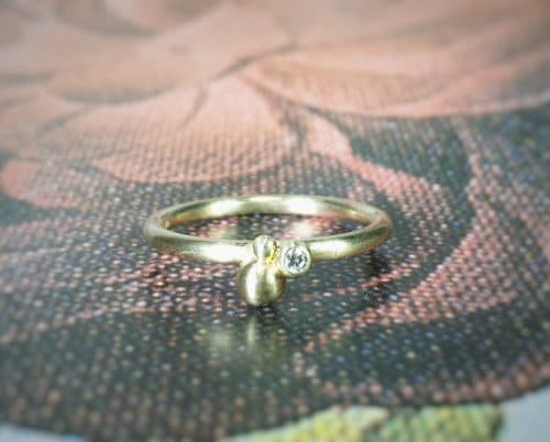 Geelgouden 'Bessen' ring met diamant.