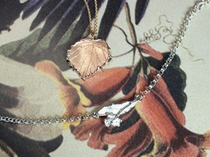 Roodgouden hanger Linde blad en zilveren babyarmband Linde bloesem. rose gold pendant Leaf and silver baby bracelet blossom. Oogst goudsmid Amsterdam.