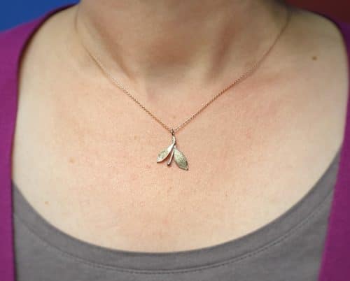 White gold 'Leaves' pendant. Oogst goldsmith Amsterdam. Independent jewellery designer.