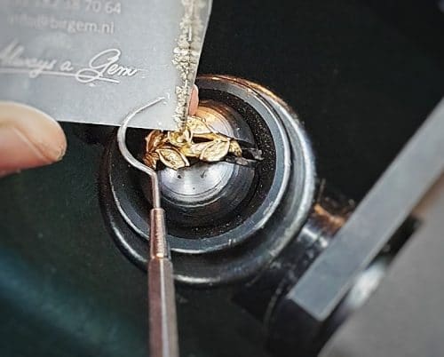 Assieraad. Roségouden 'Blaadjes' ring met diamant. Uit het Oogst goudsmid atelier in Amsterdam