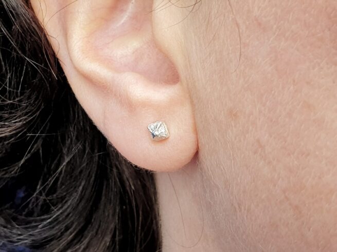 Silver ear studs from the 'Chrystals' series. Design by Oogst Goldsmith in Amsterdam