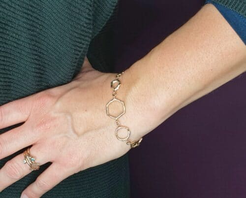 Yellow golden bracelet 'Amorphous & Angular' with one rose gold link. Design by Oogst goldsmith in Amsterdam
