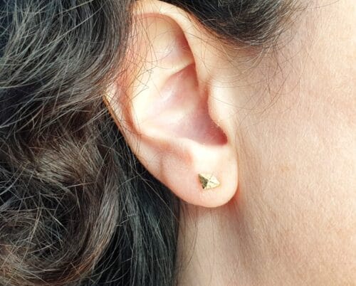 Yellow gold 'Crystals' ear studs. Design by Oogst goldsmith in Amsterdam